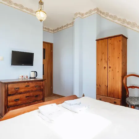 Nicolo Alloggio in famiglia *